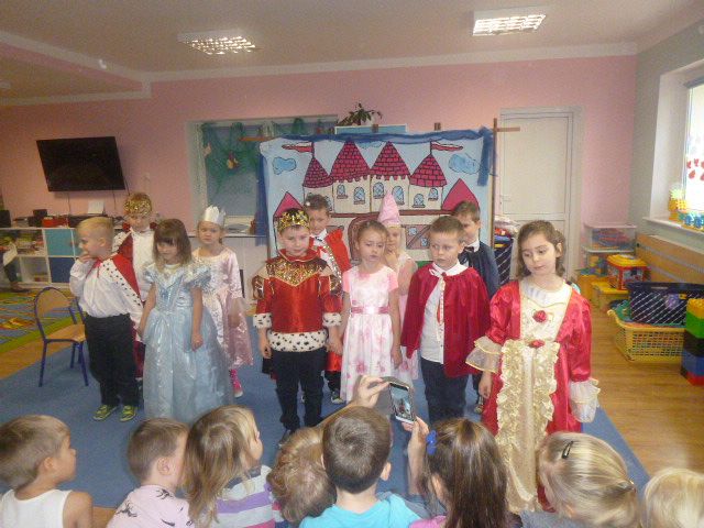 Grafika #0: Niespełnione marzenie Kopciuszka-przedszkolaki przedszkolakom