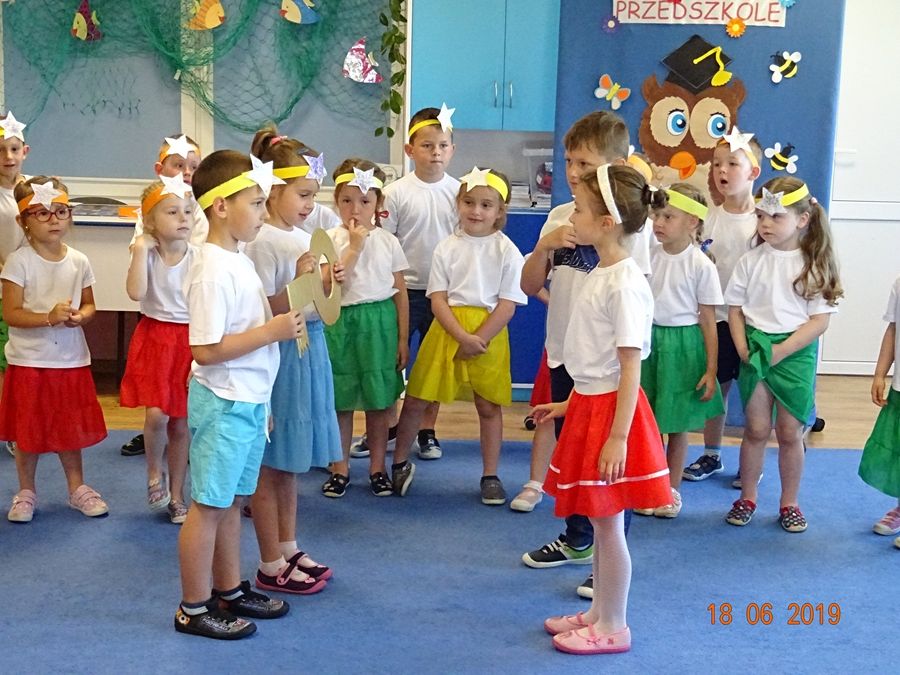 Grafika #0: Pożegnanie 6-latków przez młodsze przedszkolaki
