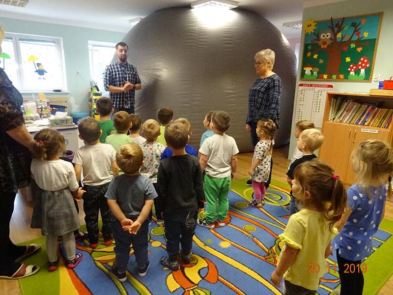 Grafika #0: Układ Słoneczny Mobilne Planetarium w przedszkolu