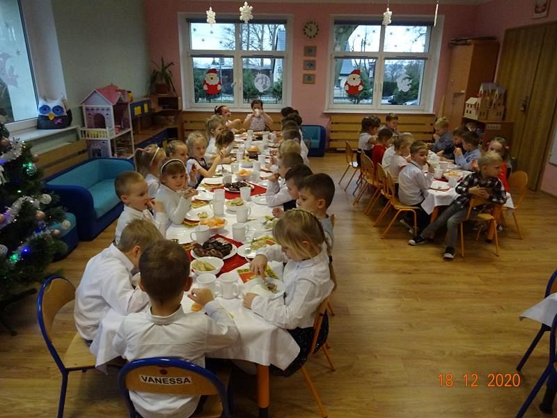 Grafika #0: Święta tuż, tużŚwiąteczny występ przedszkolaków i spotkanie wigilijne