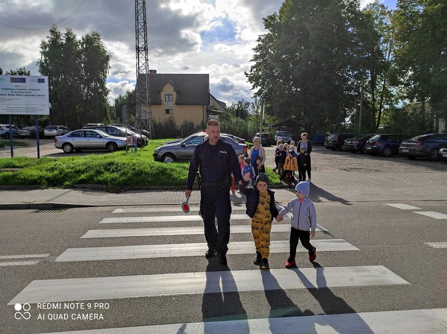 Grafika #0: Spotkanie z policjantami