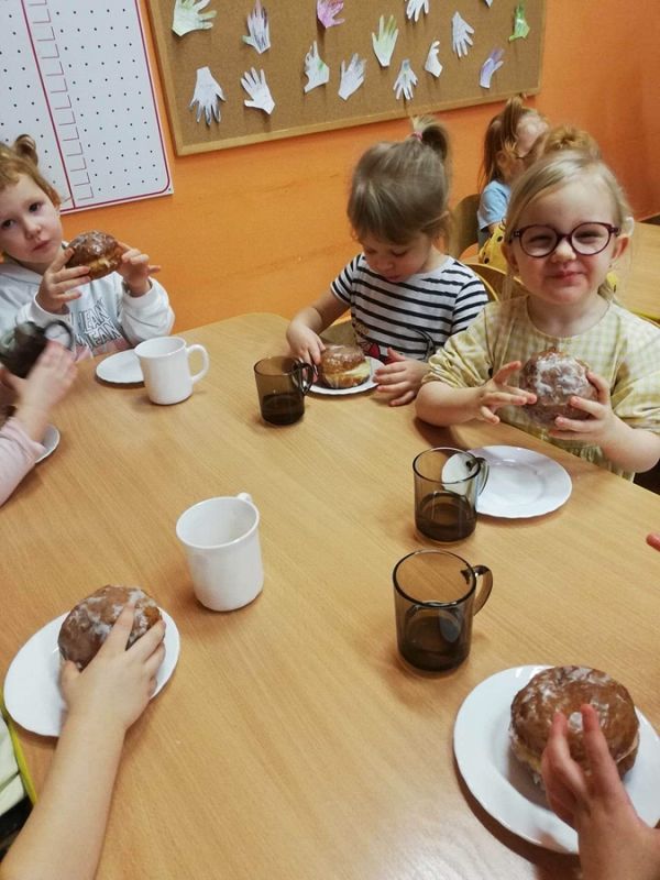Grafika #0: Pączki, pączuszki, faworkiTłusty Czwartek w przedszkolu