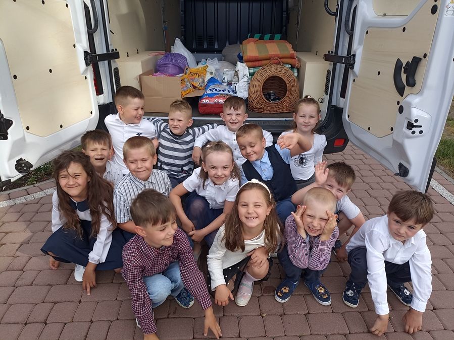 Grafika #0: Zbiórka darów dla schroniska dla psów BAJER w Małoszycach