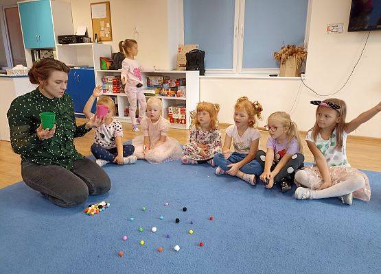 Międzynarodowy Dzień Kropki grafika