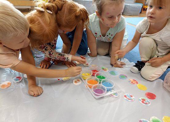 Międzynarodowy Dzień Kropki grafika