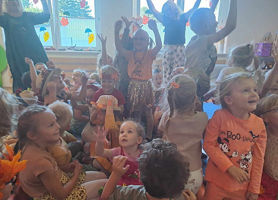 Grafika 4: Bal jesienny