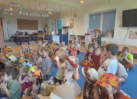 Grafika 7: Bal jesienny