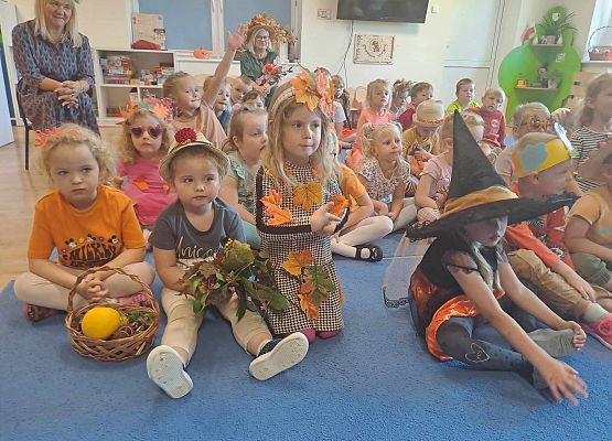 Grafika 12: Bal jesienny