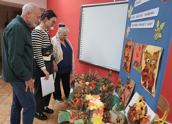 Konkurs jesienny "Jesień dzieli się skarbami - one proszą baw się z nami" grafika