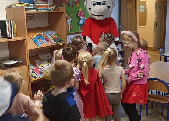 Międzynarodowy Dzień Postaci z Bajek grafika