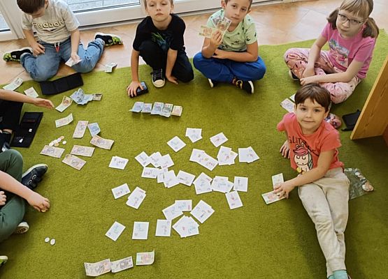 Wizyta w banku - grupa Sowy grafika