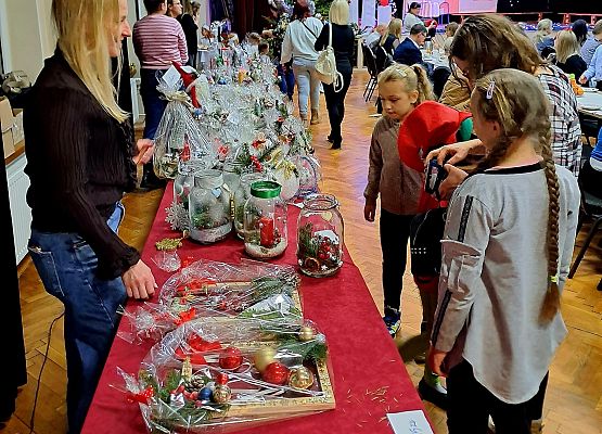 Występ świąteczny grafika