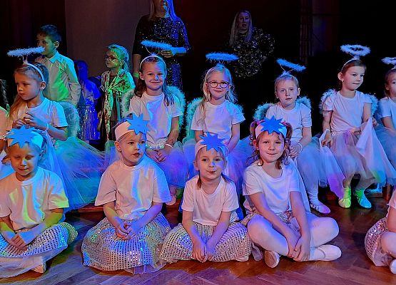 Występ świąteczny grafika