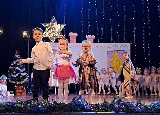 Występ świąteczny grafika