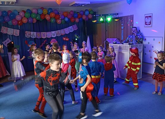 Bal karnawałowy grafika