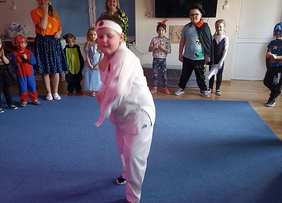 Bal karnawałowy grafika