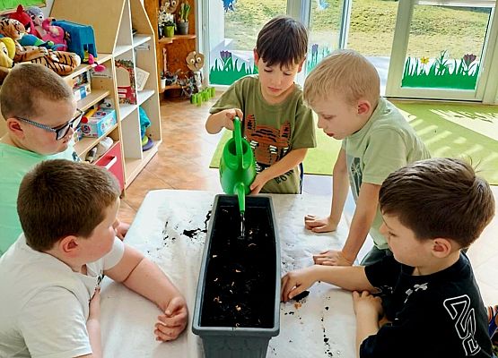 Prace w kącikach przyrody grafika