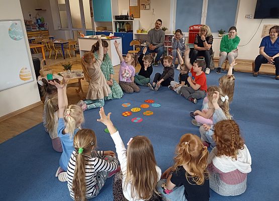 Wielkanocne kodowanie na dywanie - zajęcia otwarte (gr. Rybki) grafika