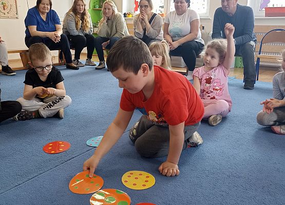 Wielkanocne kodowanie na dywanie - zajęcia otwarte (gr. Rybki) grafika