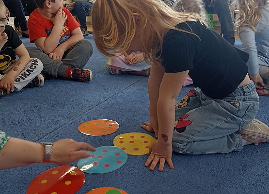 Wielkanocne kodowanie na dywanie - zajęcia otwarte (gr. Rybki) grafika