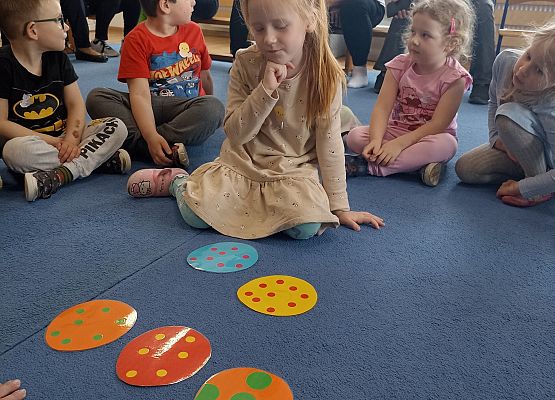 Wielkanocne kodowanie na dywanie - zajęcia otwarte (gr. Rybki) grafika