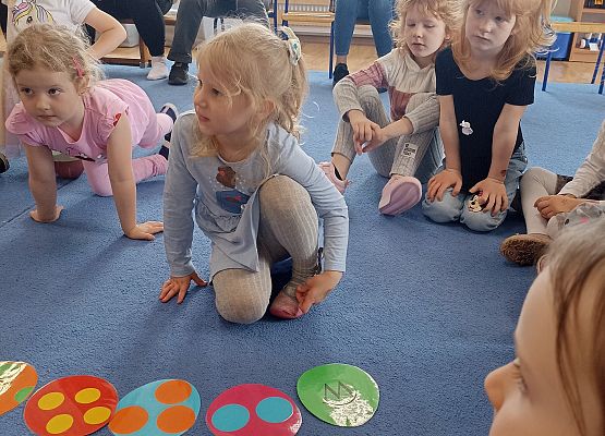 Wielkanocne kodowanie na dywanie - zajęcia otwarte (gr. Rybki) grafika