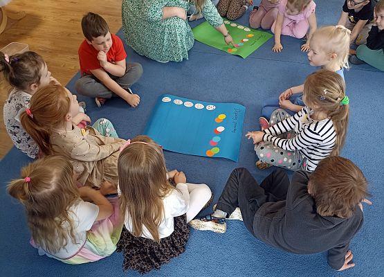 Wielkanocne kodowanie na dywanie - zajęcia otwarte (gr. Rybki) grafika