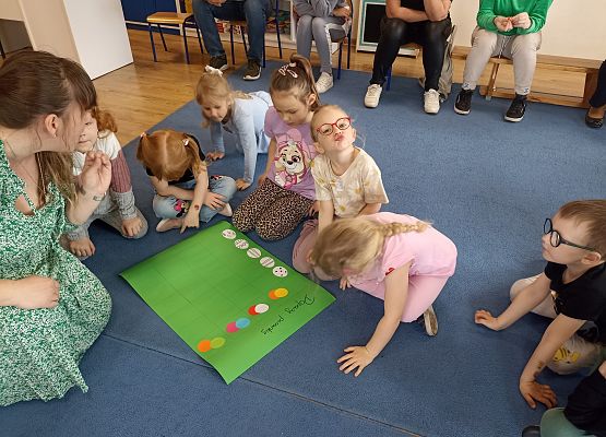 Wielkanocne kodowanie na dywanie - zajęcia otwarte (gr. Rybki) grafika