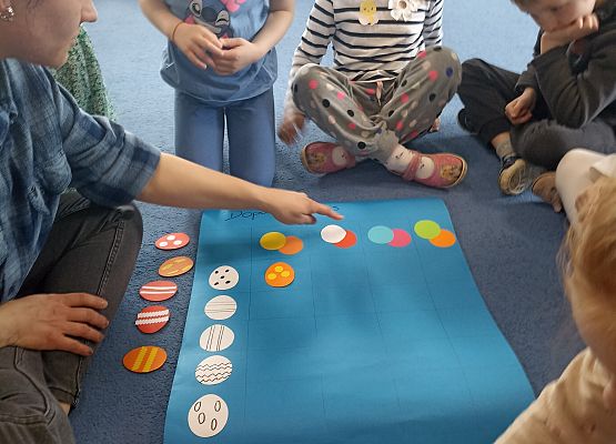 Wielkanocne kodowanie na dywanie - zajęcia otwarte (gr. Rybki) grafika