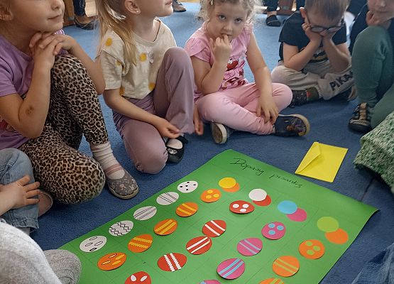 Wielkanocne kodowanie na dywanie - zajęcia otwarte (gr. Rybki) grafika