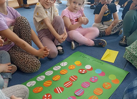 Wielkanocne kodowanie na dywanie - zajęcia otwarte (gr. Rybki) grafika