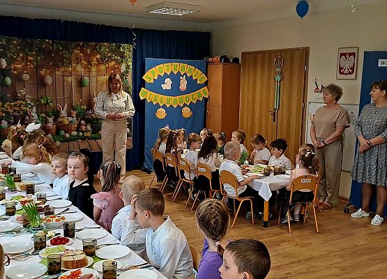 Grafika 9: Śniadanie wielkanocne