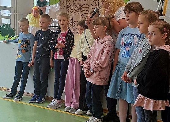 Przedstawienie "Brzydkie kaczątko" grafika