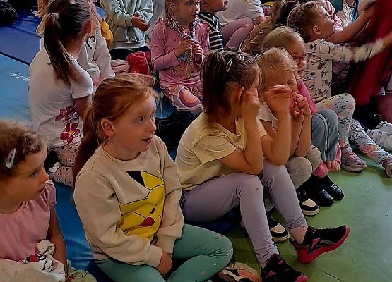 Przedstawienie "Brzydkie kaczątko" grafika