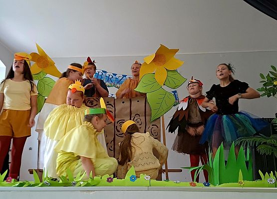 Przedstawienie "Brzydkie kaczątko" grafika