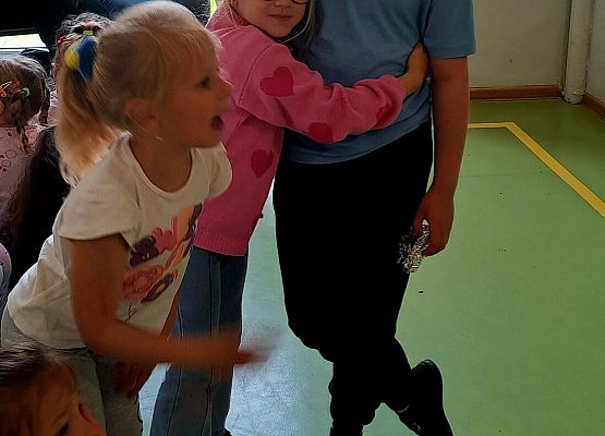 Przedstawienie "Brzydkie kaczątko" grafika