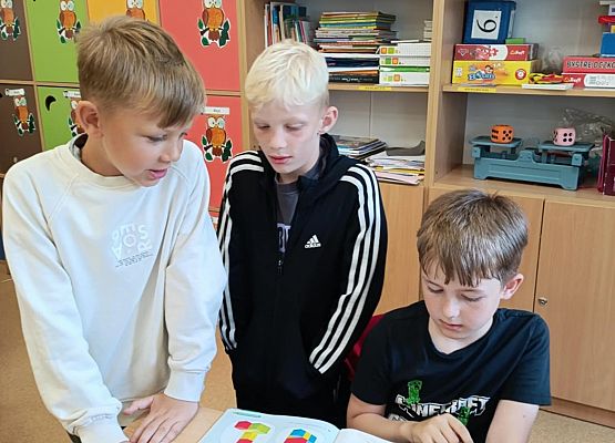 Zwiedzanie szkoły podstawowej grafika