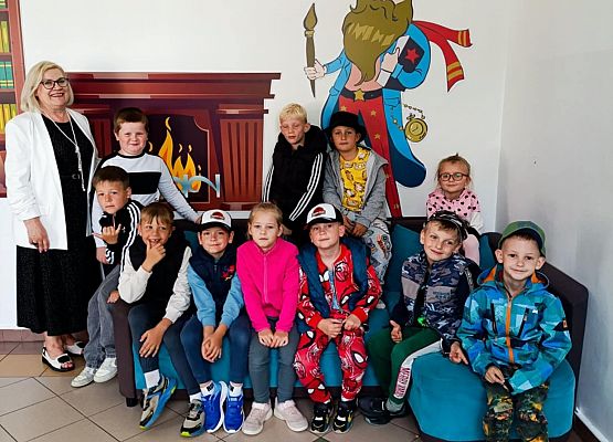 Zwiedzanie szkoły podstawowej grafika