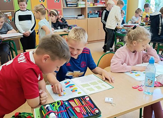 Zwiedzanie szkoły podstawowej grafika