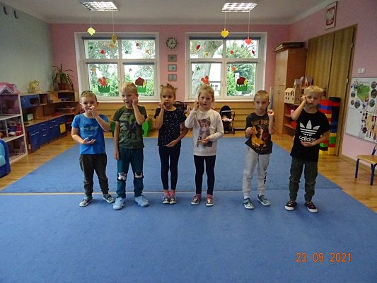 Grafika #1: Migamy jabłuszko -Międzynarodowa Akcja