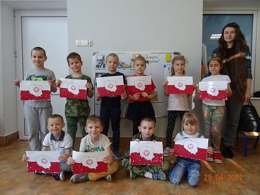 Grafika #2: Święta Majowe i przedszkolaki