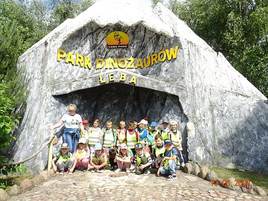 Grafika #1: Przedszkolaki u Dinozaurów-Wycieczka do Rodzinnego Parku Rozrywki Łeba Park