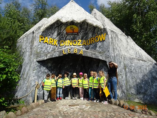 Grafika #2: Przedszkolaki u Dinozaurów-Wycieczka do Rodzinnego Parku Rozrywki Łeba Park