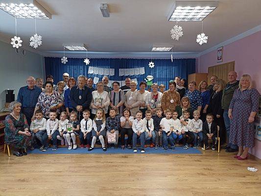 Grafika #1: Zabawy z Babcią i Dziadkiem-Dzień Babci i Dziadka w przedszkolu