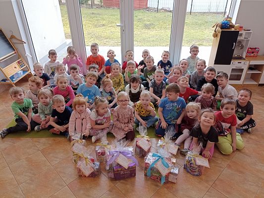 Grafika #1: Dar Juniora dla Seniora Akcja naszych Przedszkolaków!