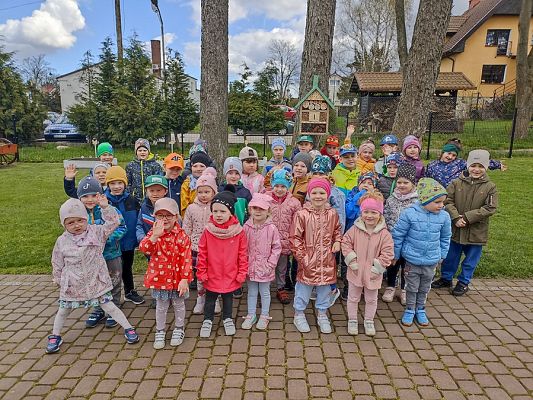 Grafika #1: Mali ekolodzy-Domek dla owadów