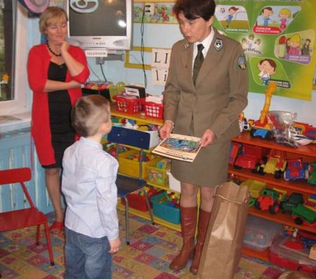 Grafika #0: Wręczenie nagrody Antoniemu Kamińskiemu za zajęcie I miejsca w konkursie plastycznym.2013.12.17