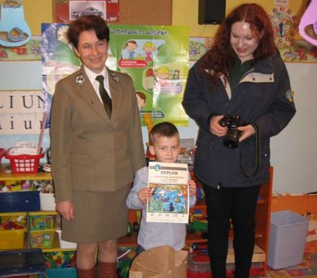 Grafika #1: Wręczenie nagrody Antoniemu Kamińskiemu za zajęcie I miejsca w konkursie plastycznym.2013.12.17