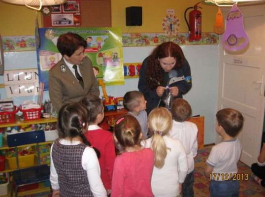 Grafika #4: Wręczenie nagrody Antoniemu Kamińskiemu za zajęcie I miejsca w konkursie plastycznym.2013.12.17