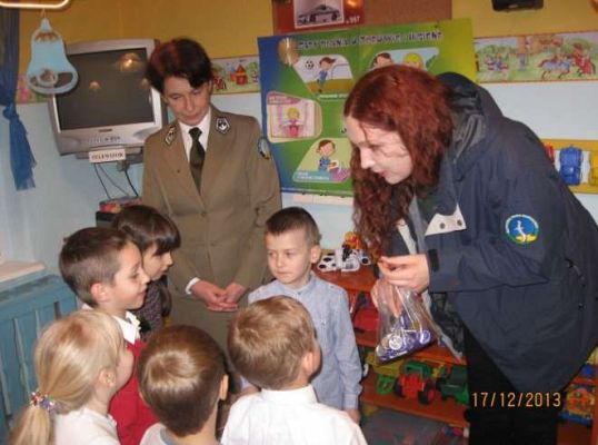 Grafika #5: Wręczenie nagrody Antoniemu Kamińskiemu za zajęcie I miejsca w konkursie plastycznym.2013.12.17